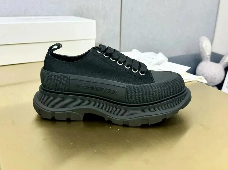 Alexander McQueen 1