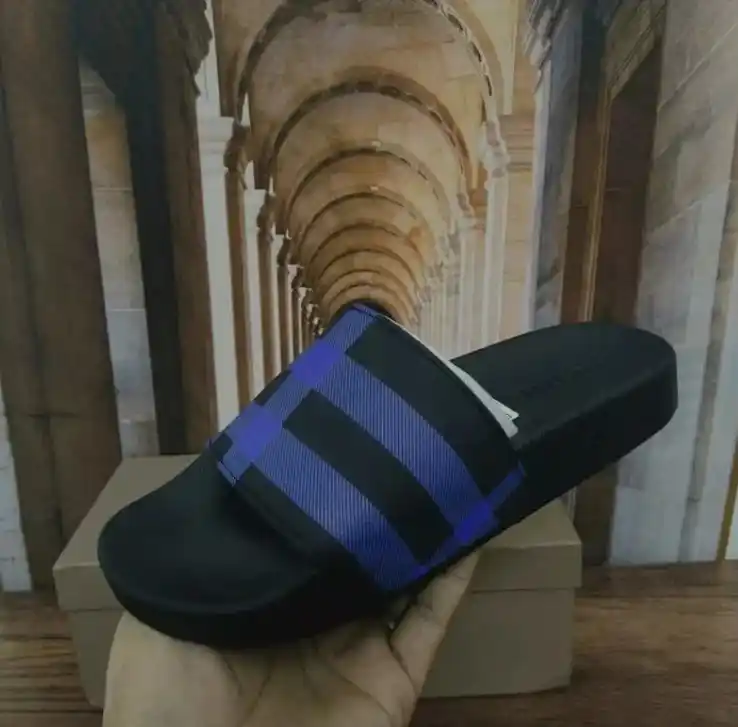 Burberry&Yeezy Slides 2
